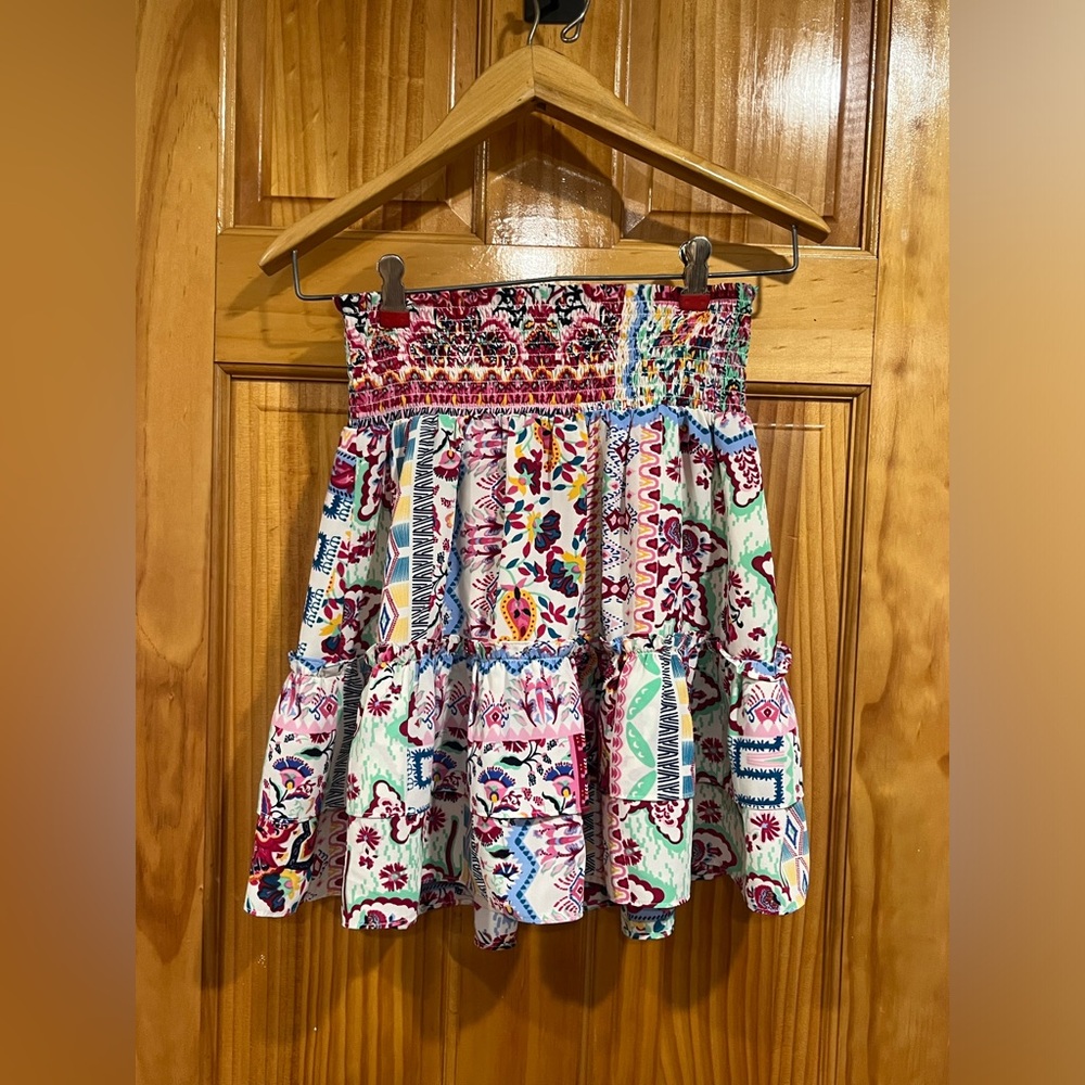 Women’s Joy Joy Boho Pleated Abstract Floral Stretch Mini Skort 
Size Medium